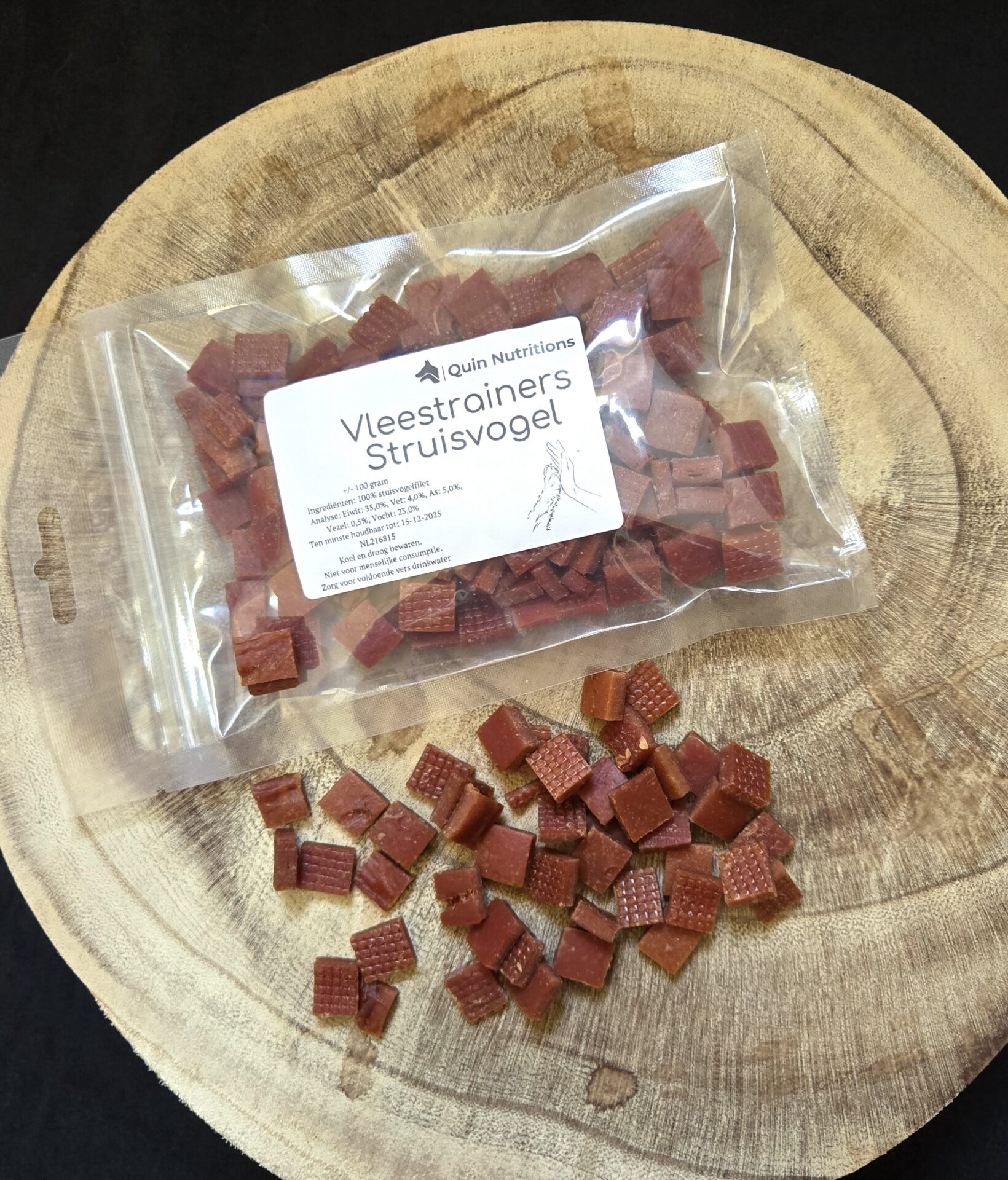 Vleestrainers struisvogel van 100% struisvogelfilet in handzame stukjes, ideaal voor training en geschikt voor honden met allergieën."